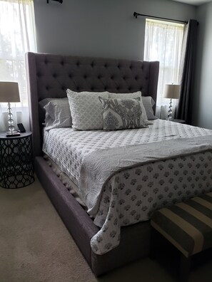 3 bedrooms, desk, iron/ironing board, travel cot