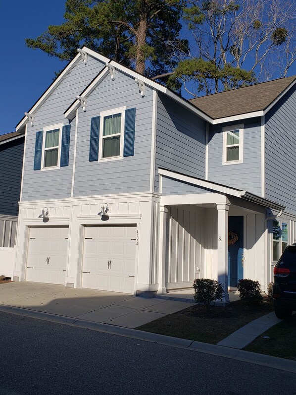 Exterior - Vacation in Style and Comfort - Minutes From Everything!
A Family Dream Getaway! (Myrtle Beach)