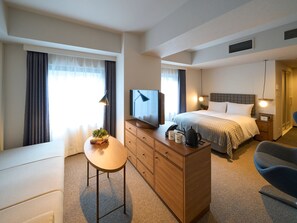 Universal Double Room, Non Smoking | Down duvets, soundproofing, free WiFi, bed sheets