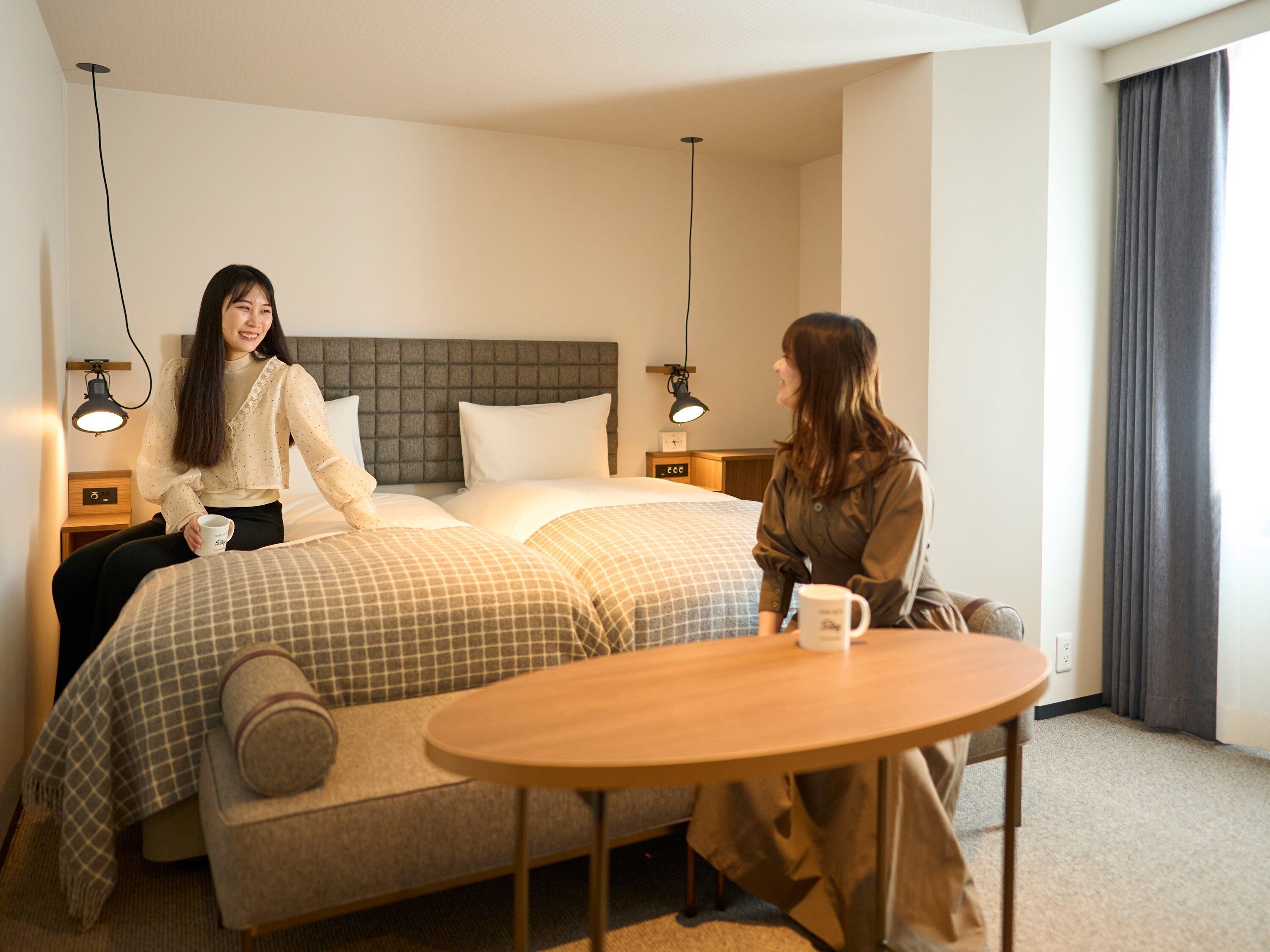 Cubrecamas, sistema de insonorización, wifi gratis y ropa de cama 