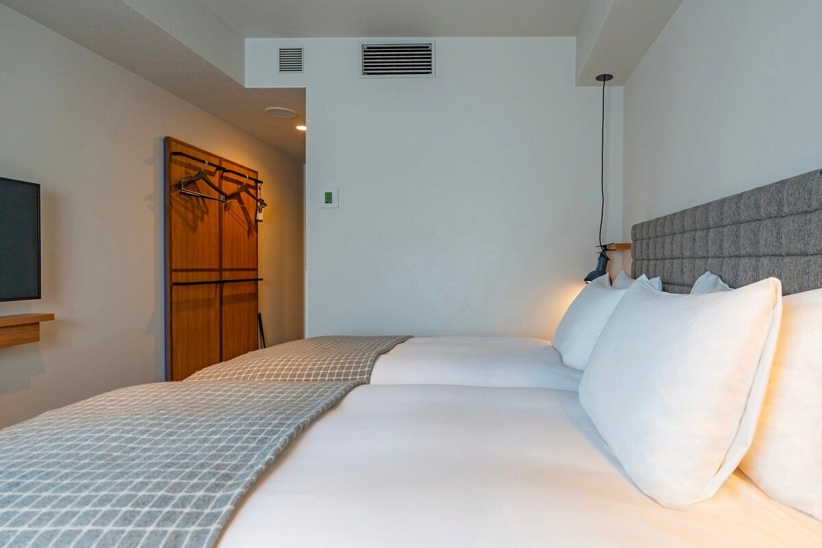 Down duvets, soundproofing, free WiFi, bed sheets