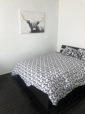 1 camera, ferro/asse da stiro, Wi-Fi, lenzuola