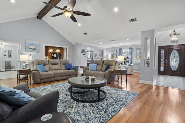 Spacious living room