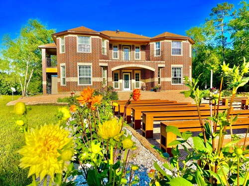 ROSA VILLA - Wedding & Retreat Resort-12 acres, 21 beds & host 200+ppl event