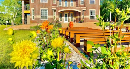 ROSA VILLA - Wedding & Retreat Resort-12 acres, 21 beds & host 200+ppl event