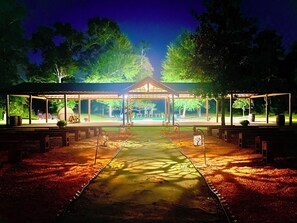 Property grounds - ROSA VILLA - Wedding & Retreat Resort-12 acres, 21 beds & host 200+ppl event (Cleveland)