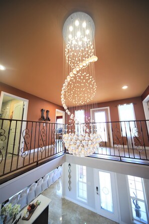 Interior - ROSA VILLA - Wedding & Retreat Resort-12 acres, 21 beds & host 200+ppl event (Cleveland)