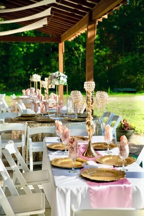 Outdoor banquet area - ROSA VILLA - Wedding & Retreat Resort-12 acres, 21 beds & host 200+ppl event (Cleveland)