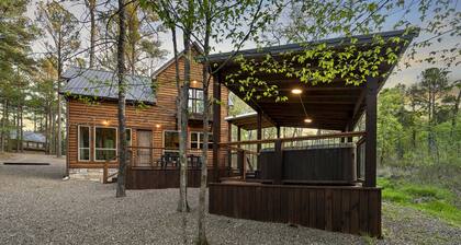 Steps from Dining, Shops & Brewery / Hot Tub / Arcade / Playset / Boat Parking