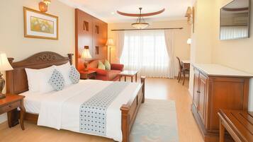 Executive-dobbeltværelse - 1 queensize-seng - byudsigt | Minibar, individuelt design, individuel indretning, skrivebord