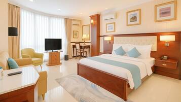 Minibar, individually decorated, individually furnished, desk