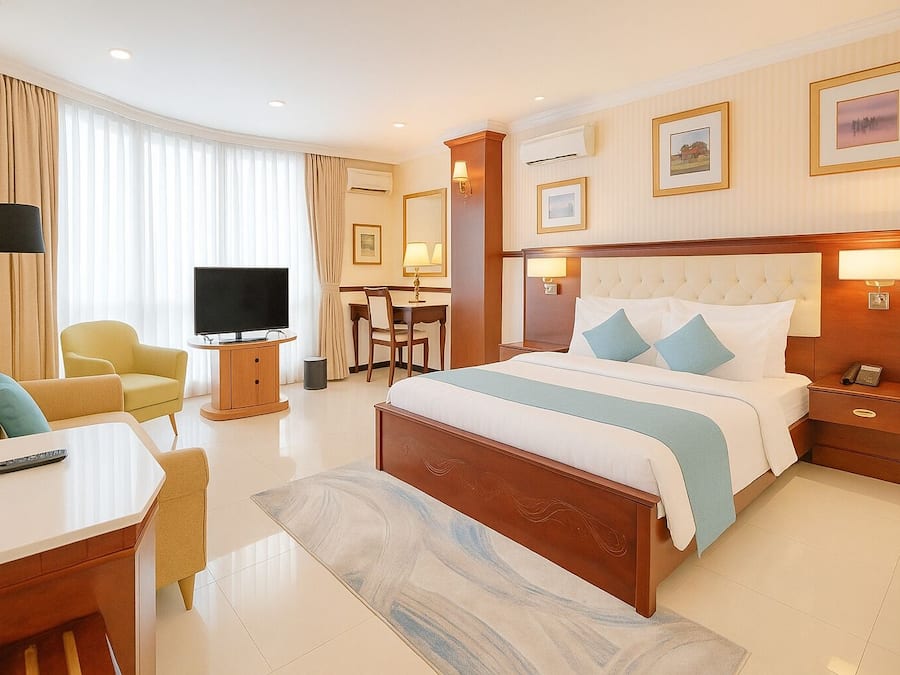 Minibar, individually decorated, individually furnished, desk