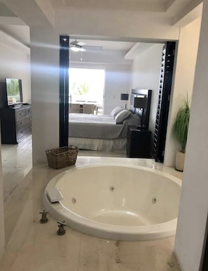 3 habitaciones, cuna de viaje, wifi gratis y ropa de cama