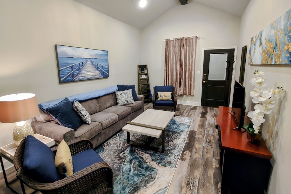 Lakeview Getaway B - Perfect for Couples or families