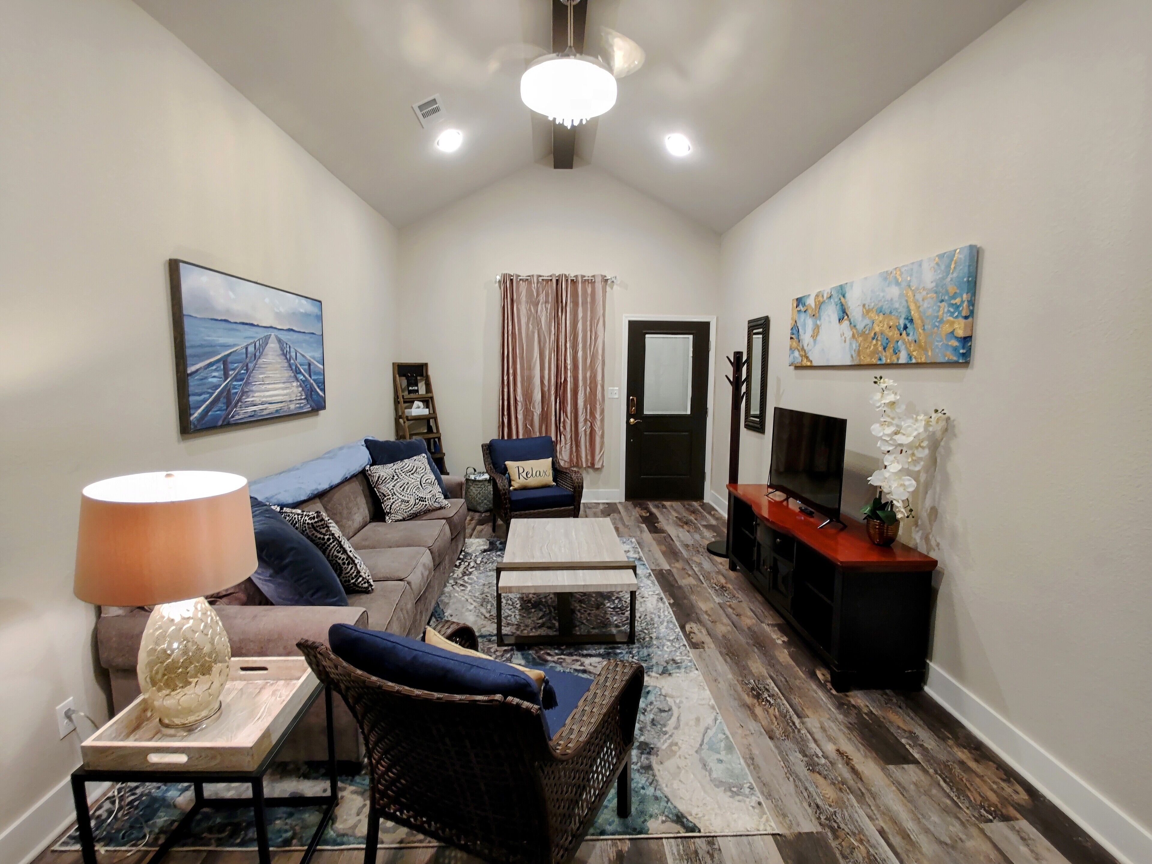 Lakeview Getaway B - Perfect for Couples or families