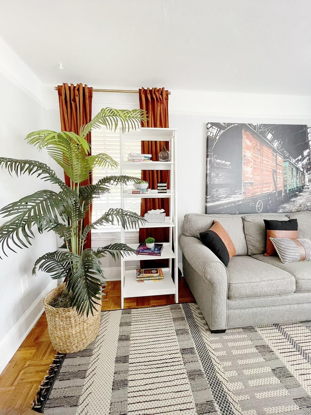 Lovely 2 bedroom rental, 2 minutes from the bay