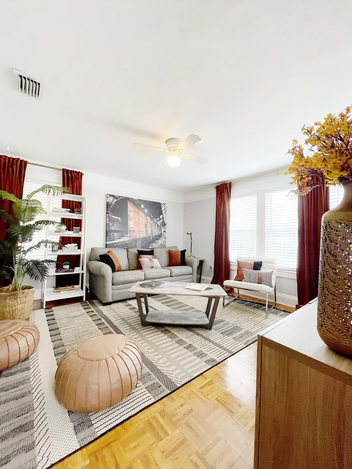 Lovely 2 bedroom rental, 2 minutes from the bay