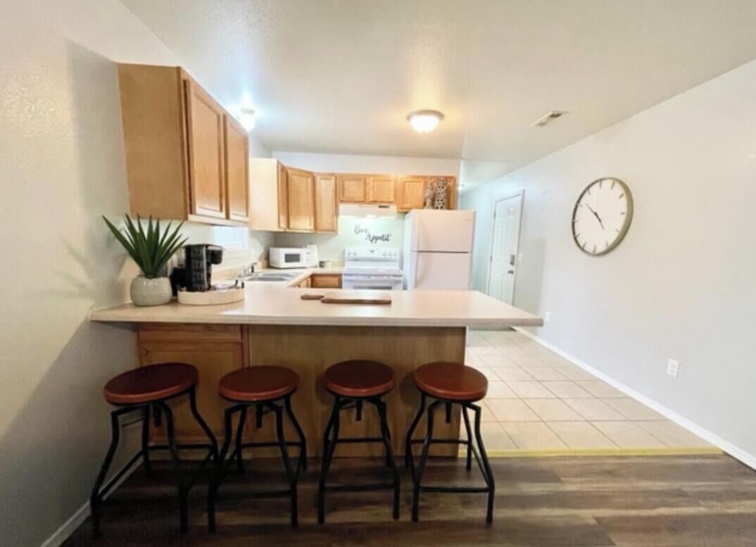 Coffee/tea maker, fridge, microwave, oven