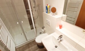 Douche, serviettes fournies