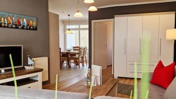 Een televisie en een dvd-speler