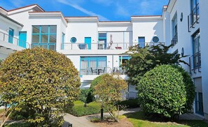 Unclassified image, 2 of 20, button - Meerzeit - Exclusive vacation apartment with balcony & maritime atmosphere - Villa (Kuehlungsborn)