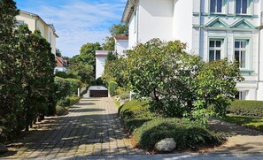 Unclassified image, 3 of 20, button - Meerzeit - Exclusive vacation apartment with balcony & maritime atmosphere - Villa (Kuehlungsborn)