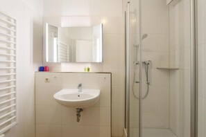 Unclassified image, 4 of 9, button - Comfortable vacation apartment Antonia in Kühlungsborn with terrace and close to the beach - (Kühlungsborn)