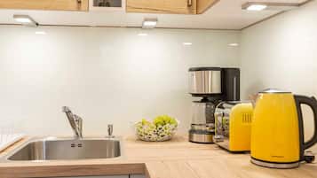 Geladeira, fogão, cooktop, lava-louças