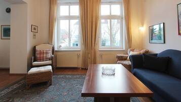 Fernseher, DVD-Player, Stereoanlage