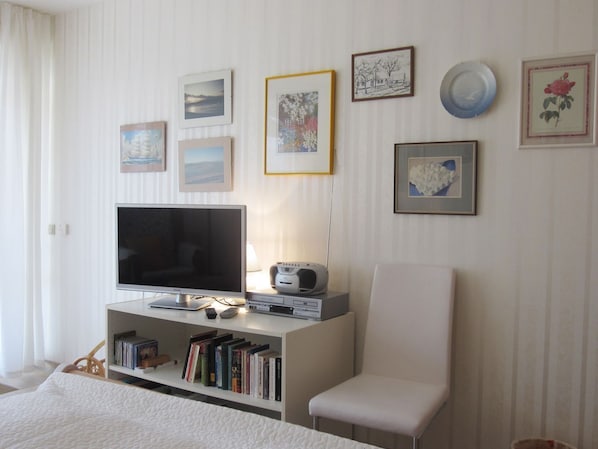 1 habitación, tabla de planchar con plancha y wifi 