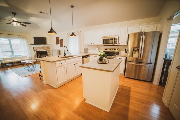 Frigorífic, microones, forn i placa de cuina