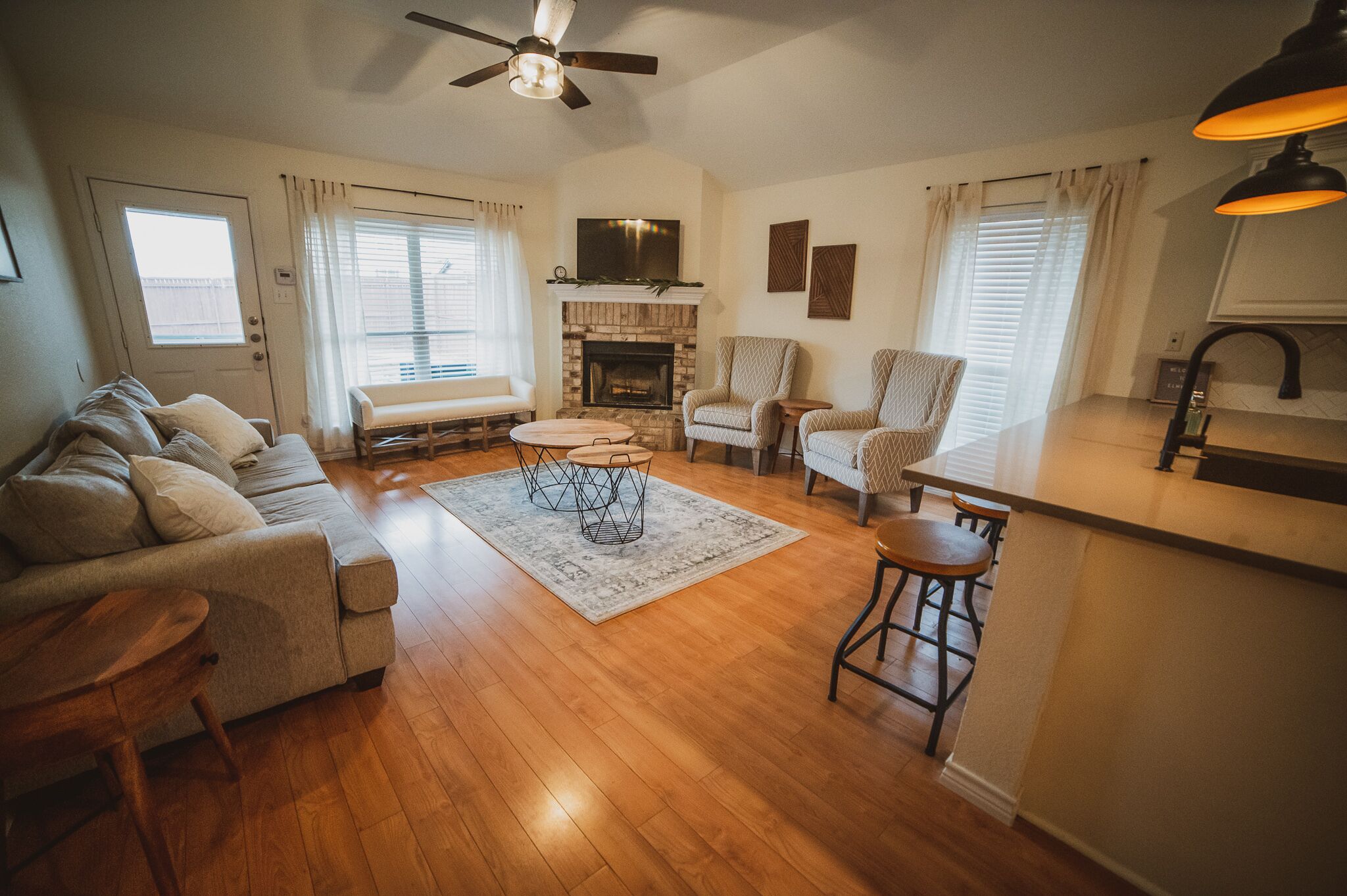 Cozy Modern Farmhouse with Pool + Hot Tub, 4BDs