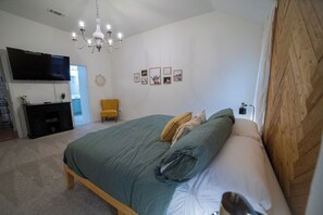 4 bedrooms, iron/ironing board, free WiFi, bed sheets
