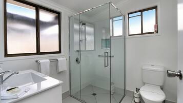 Douche, serviettes fournies
