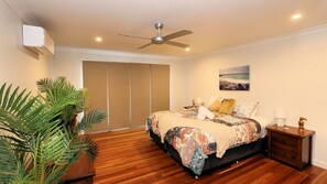 5 bedrooms, bed sheets