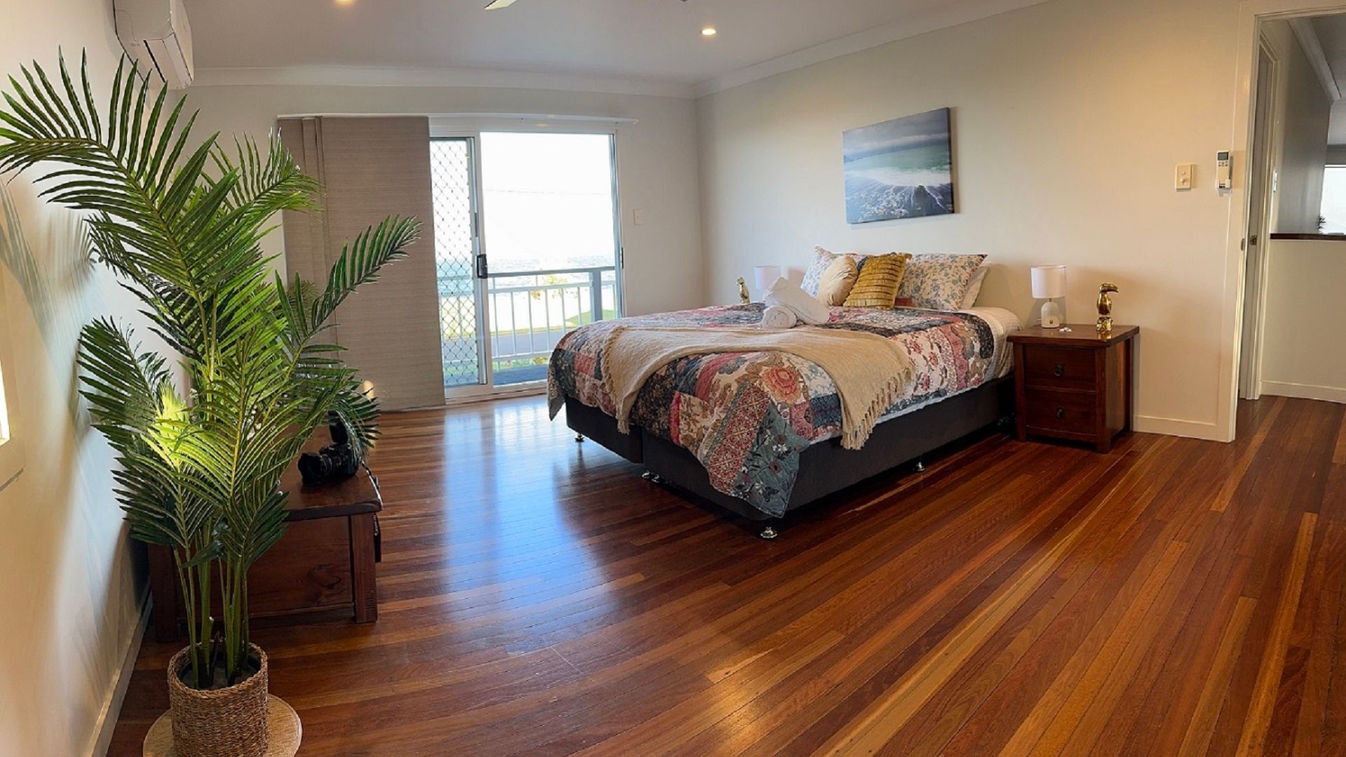 5 bedrooms, bed sheets