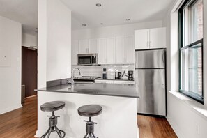 冷蔵庫、電子レンジ、オーブン、食器洗い機