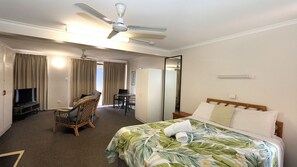 1 bedroom, bed sheets - Horizons 3a-16 Miller Bargara (Bargara)