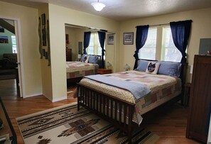 3 bedrooms, desk, iron/ironing board, travel crib