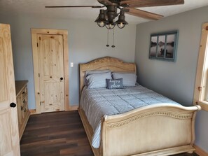 3 bedrooms, iron/ironing board, free WiFi, bed sheets - Relaxing on lake time (Fountain Run)