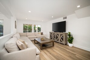 Smart TV y chimenea