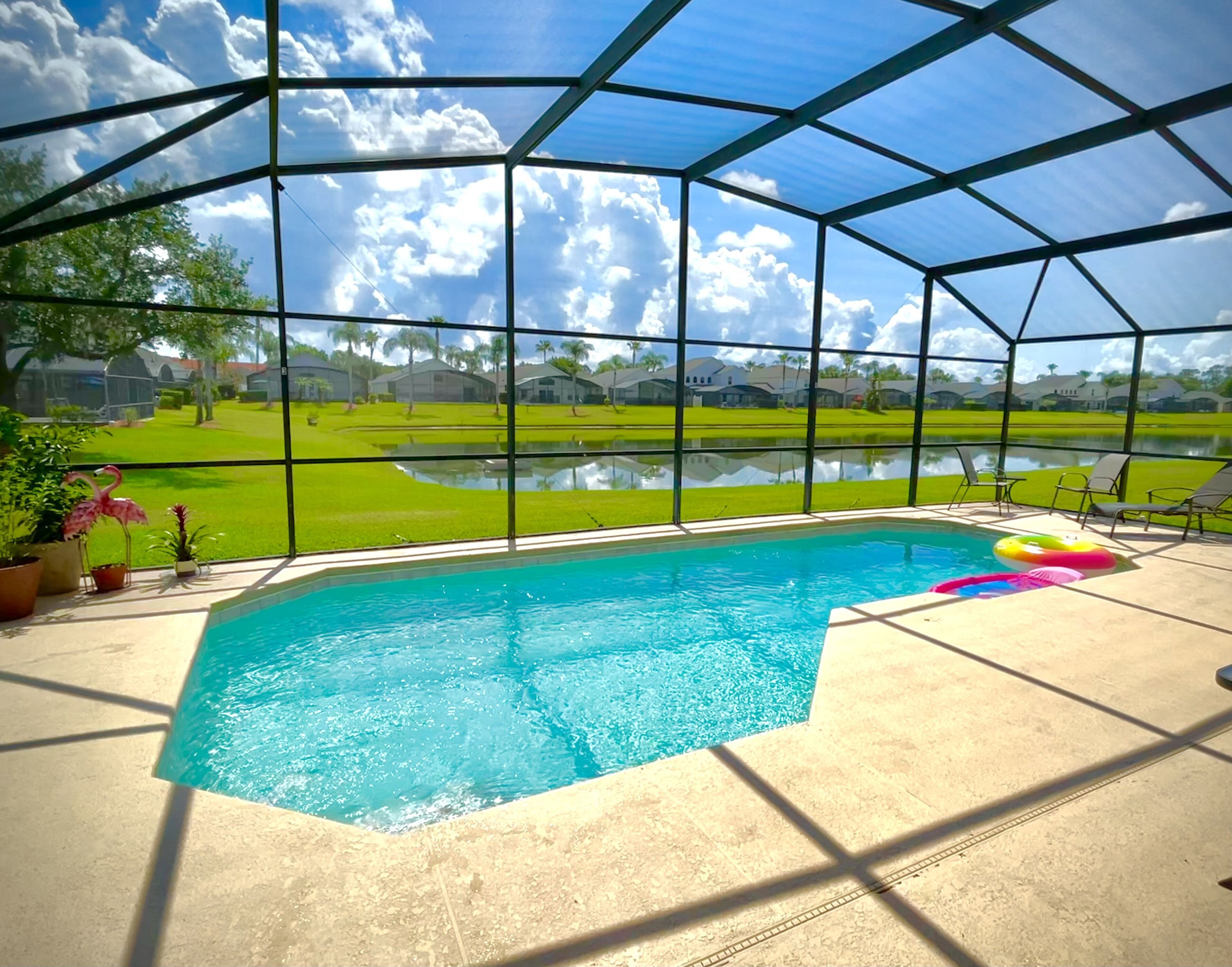 室外游泳池，恒温泳池