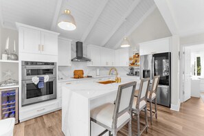 Microwave, oven, stovetop, dishwasher - Gorgeous Villa with Stunning Marsh & Nature Views/Pet Friendly (Seabrook Island)
