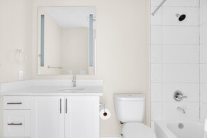 Sèche-cheveux, serviettes fournies