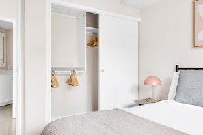 2 chambres, fer et planche à repasser, Wi-Fi, draps fournis