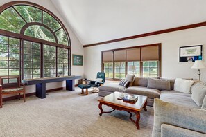 Télévision, cheminée