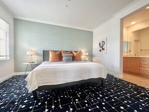 2 bedrooms, desk, iron/ironing board, travel cot - Cheerful Home-like Condo, Both Private Pool & Community Pools (Palm Springs)