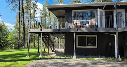Serene Hideaway near nature and the Little Spokane River
