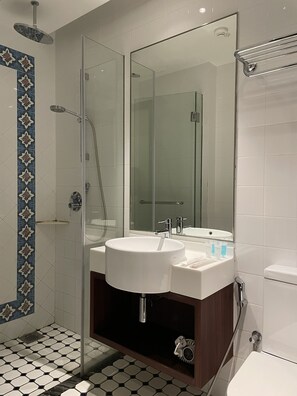 Bathroom - AM Hotel (Singapore)