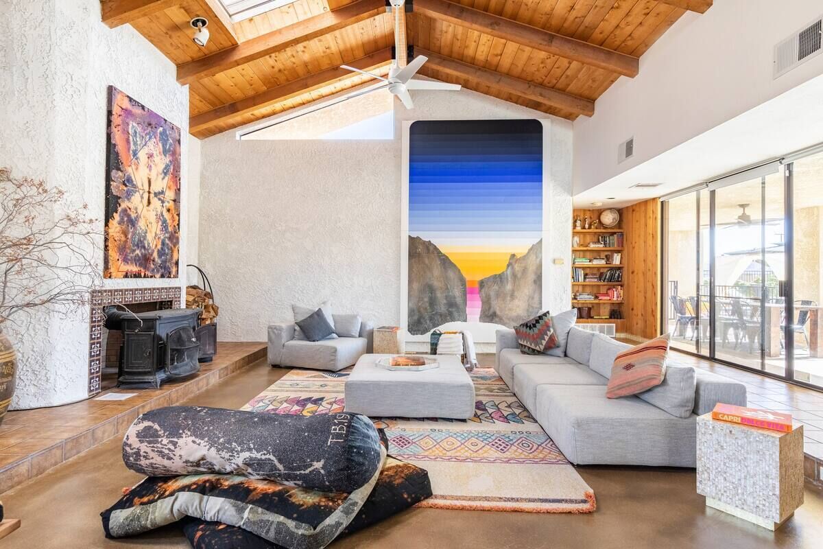 Private High Desert Villa.  10 mins. From JTNP entrance/pool and spa. 